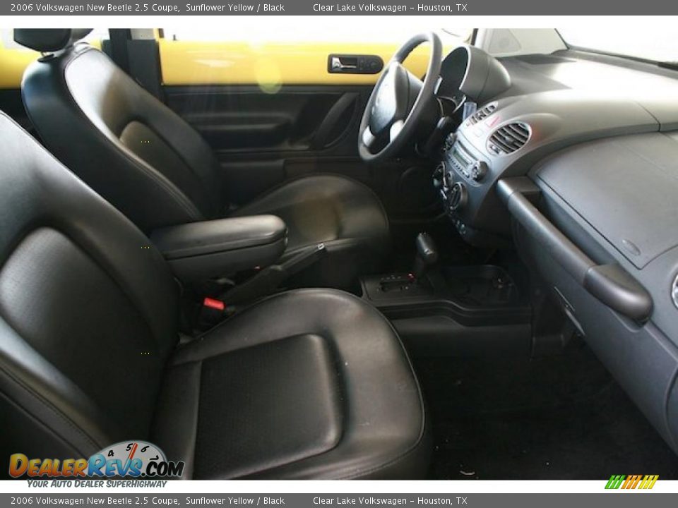 2006 Volkswagen New Beetle 2.5 Coupe Sunflower Yellow / Black Photo #23