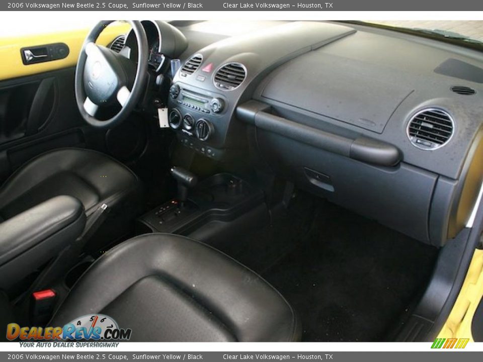 2006 Volkswagen New Beetle 2.5 Coupe Sunflower Yellow / Black Photo #24