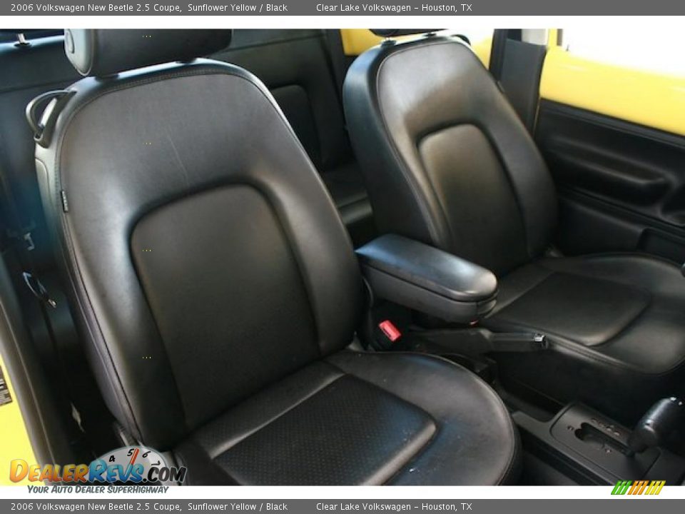 2006 Volkswagen New Beetle 2.5 Coupe Sunflower Yellow / Black Photo #25