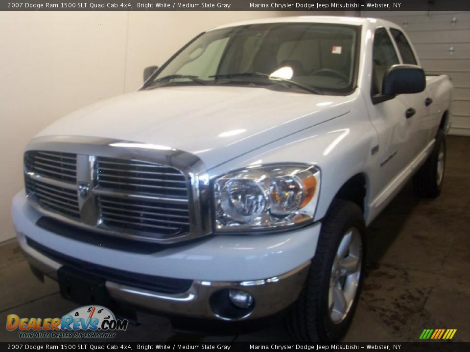 2007 Dodge Ram 1500 SLT Quad Cab 4x4 Bright White / Medium Slate Gray Photo #1