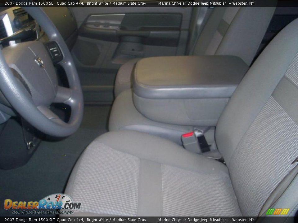 2007 Dodge Ram 1500 SLT Quad Cab 4x4 Bright White / Medium Slate Gray Photo #2