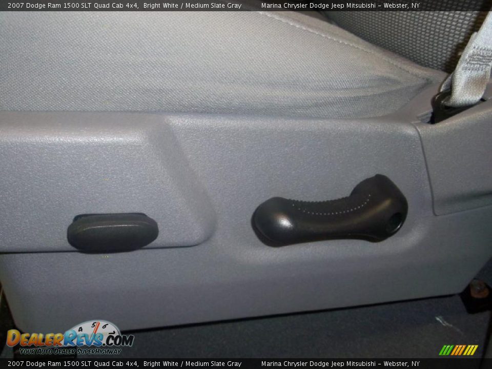 2007 Dodge Ram 1500 SLT Quad Cab 4x4 Bright White / Medium Slate Gray Photo #3