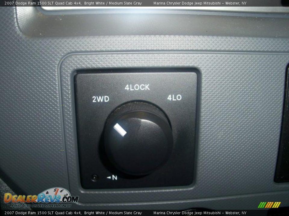 2007 Dodge Ram 1500 SLT Quad Cab 4x4 Bright White / Medium Slate Gray Photo #4