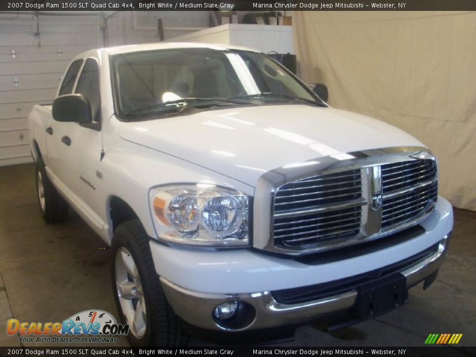2007 Dodge Ram 1500 SLT Quad Cab 4x4 Bright White / Medium Slate Gray Photo #9