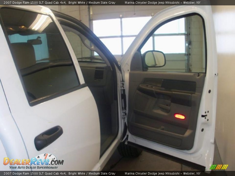 2007 Dodge Ram 1500 SLT Quad Cab 4x4 Bright White / Medium Slate Gray Photo #18