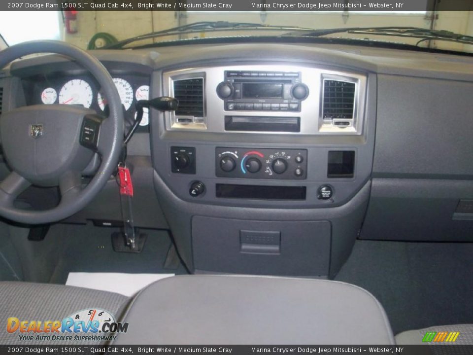2007 Dodge Ram 1500 SLT Quad Cab 4x4 Bright White / Medium Slate Gray Photo #21
