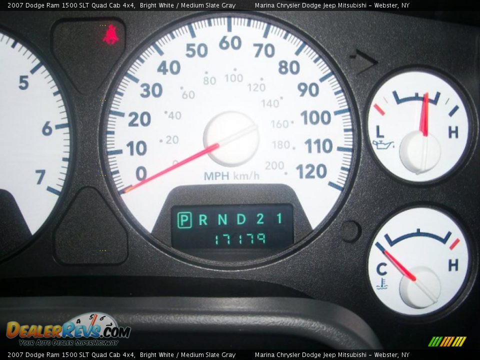 2007 Dodge Ram 1500 SLT Quad Cab 4x4 Bright White / Medium Slate Gray Photo #23