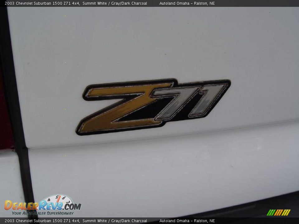 2003 Chevrolet Suburban 1500 Z71 4x4 Summit White / Gray/Dark Charcoal Photo #5