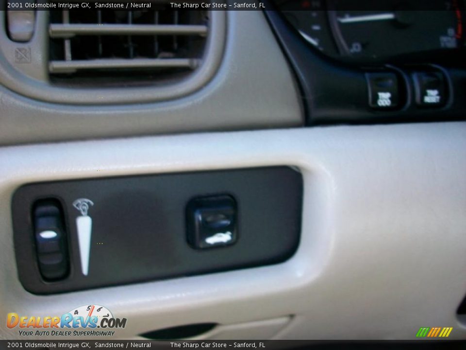 2001 Oldsmobile Intrigue GX Sandstone / Neutral Photo #12