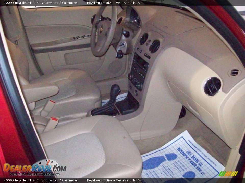 2009 Chevrolet HHR LS Victory Red / Cashmere Photo #26