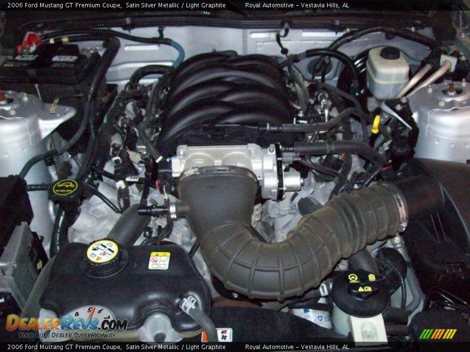 2006 Ford Mustang GT Premium Coupe Satin Silver Metallic / Light Graphite Photo #24
