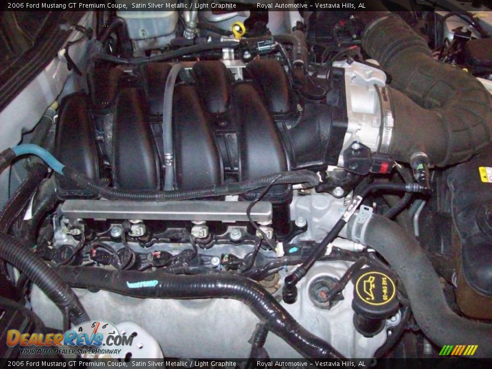 2006 Ford Mustang GT Premium Coupe Satin Silver Metallic / Light Graphite Photo #26