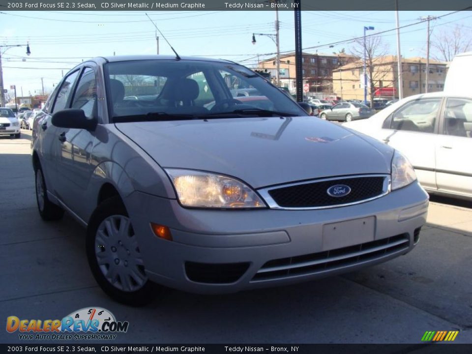 2003 Ford Focus SE 2.3 Sedan CD Silver Metallic / Medium Graphite Photo #1