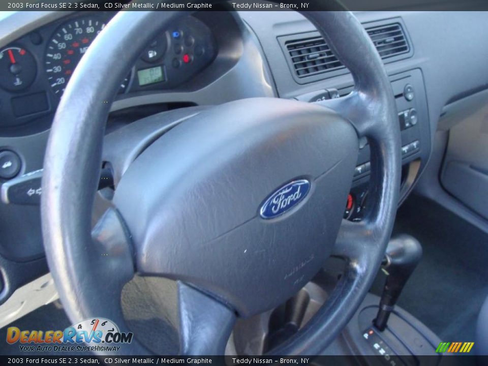 2003 Ford Focus SE 2.3 Sedan CD Silver Metallic / Medium Graphite Photo #16