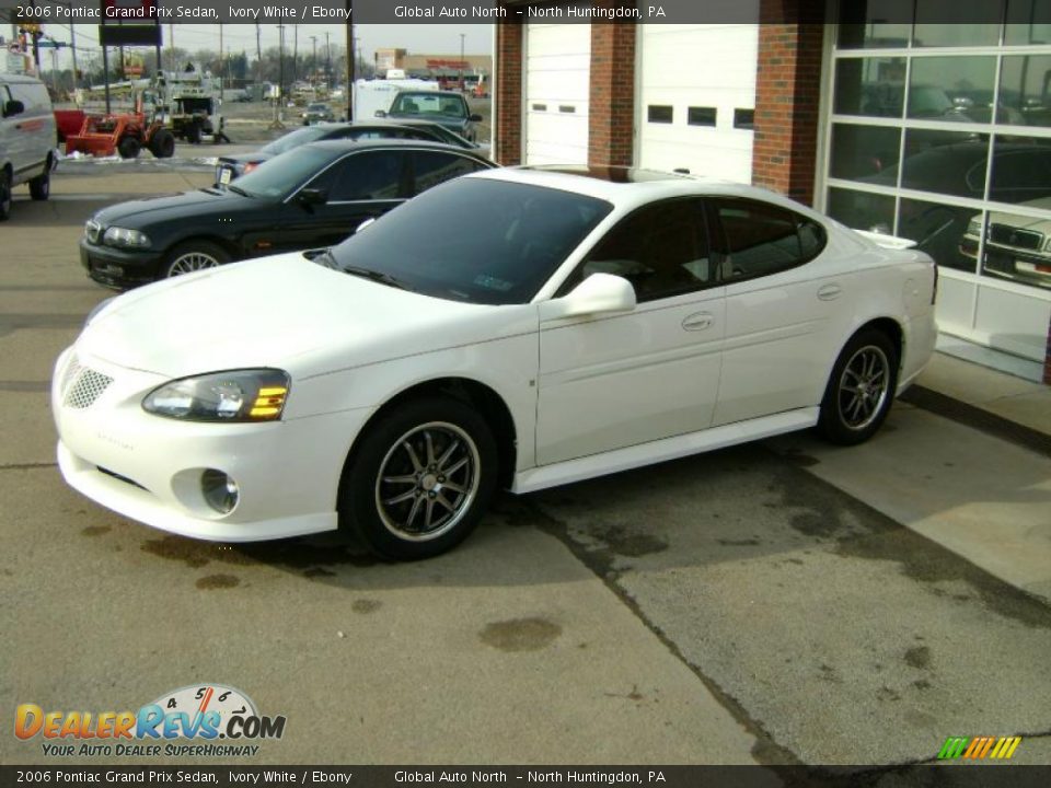 2006 Pontiac Grand Prix Sedan Ivory White / Ebony Photo #2