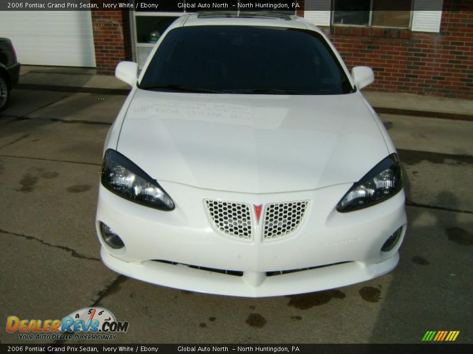 2006 Pontiac Grand Prix Sedan Ivory White / Ebony Photo #3