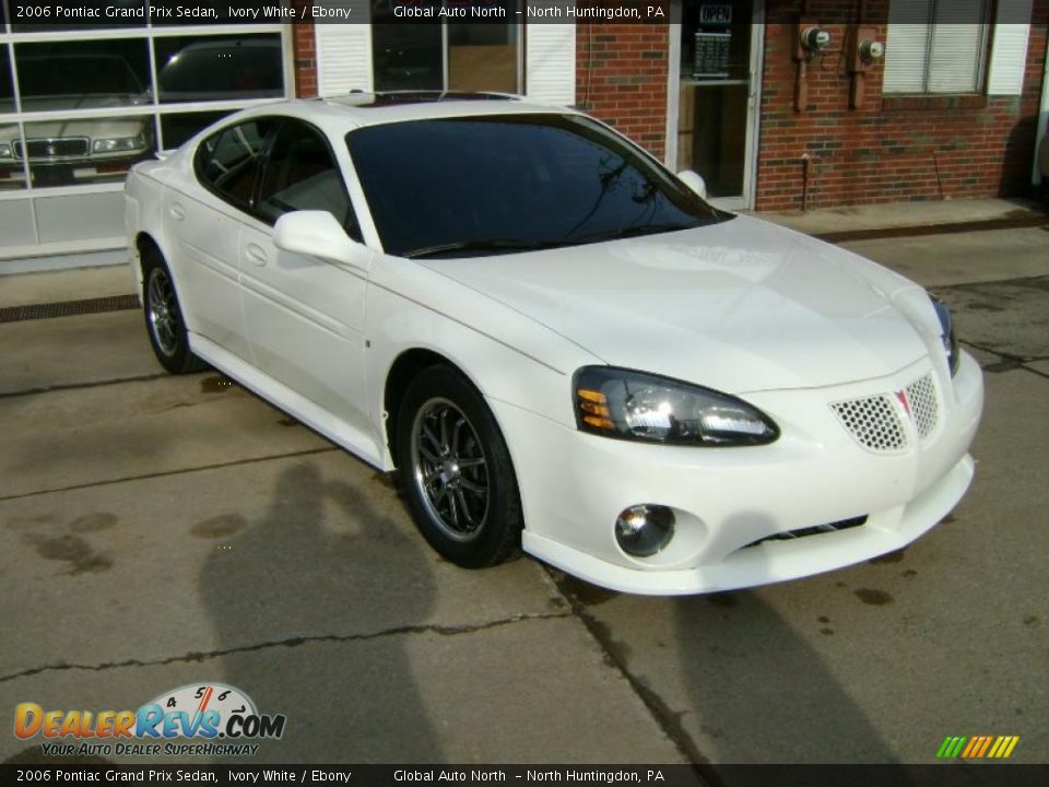 2006 Pontiac Grand Prix Sedan Ivory White / Ebony Photo #4