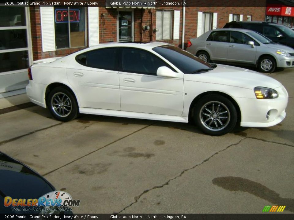 2006 Pontiac Grand Prix Sedan Ivory White / Ebony Photo #5