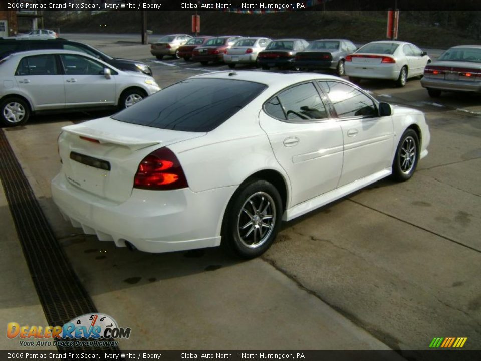 2006 Pontiac Grand Prix Sedan Ivory White / Ebony Photo #6
