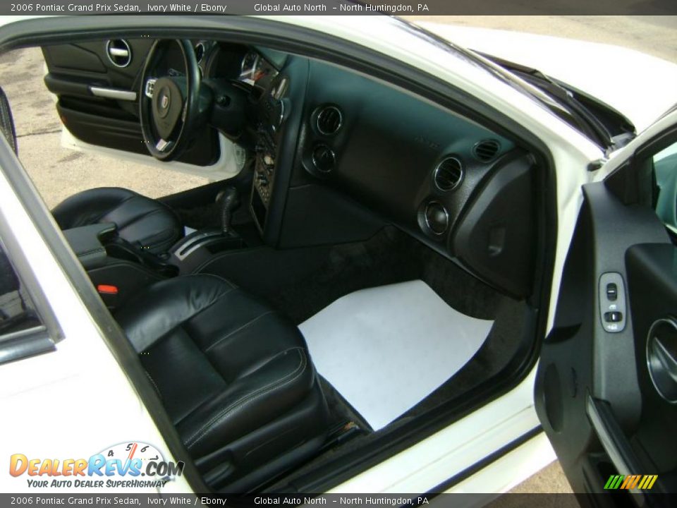 2006 Pontiac Grand Prix Sedan Ivory White / Ebony Photo #10
