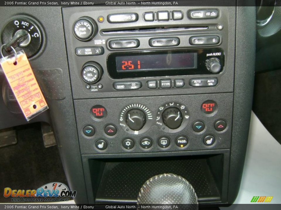 2006 Pontiac Grand Prix Sedan Ivory White / Ebony Photo #15