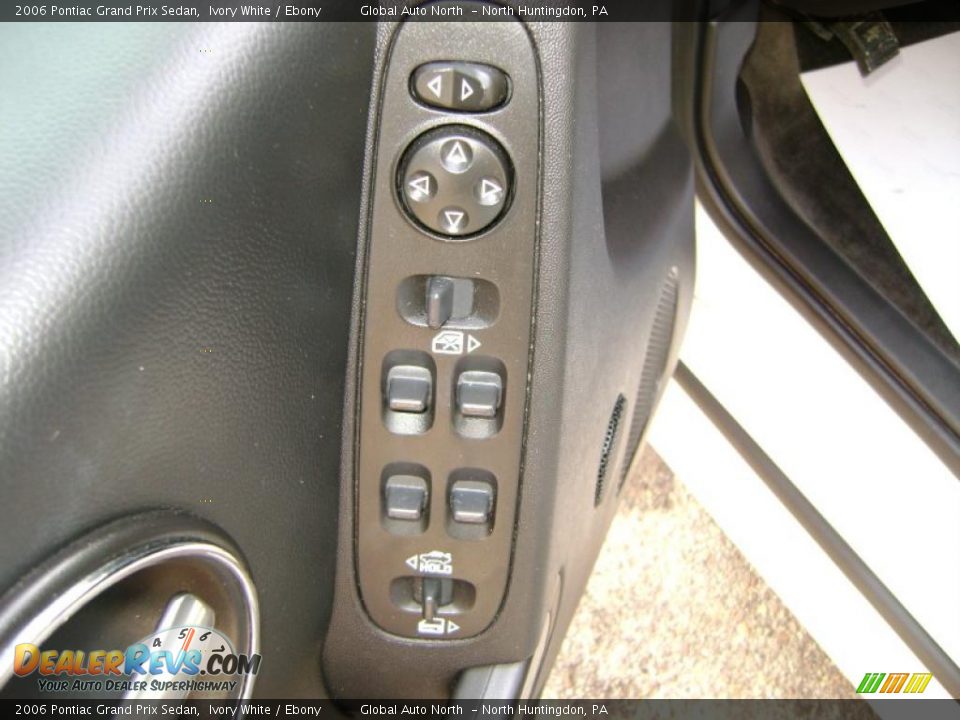2006 Pontiac Grand Prix Sedan Ivory White / Ebony Photo #20