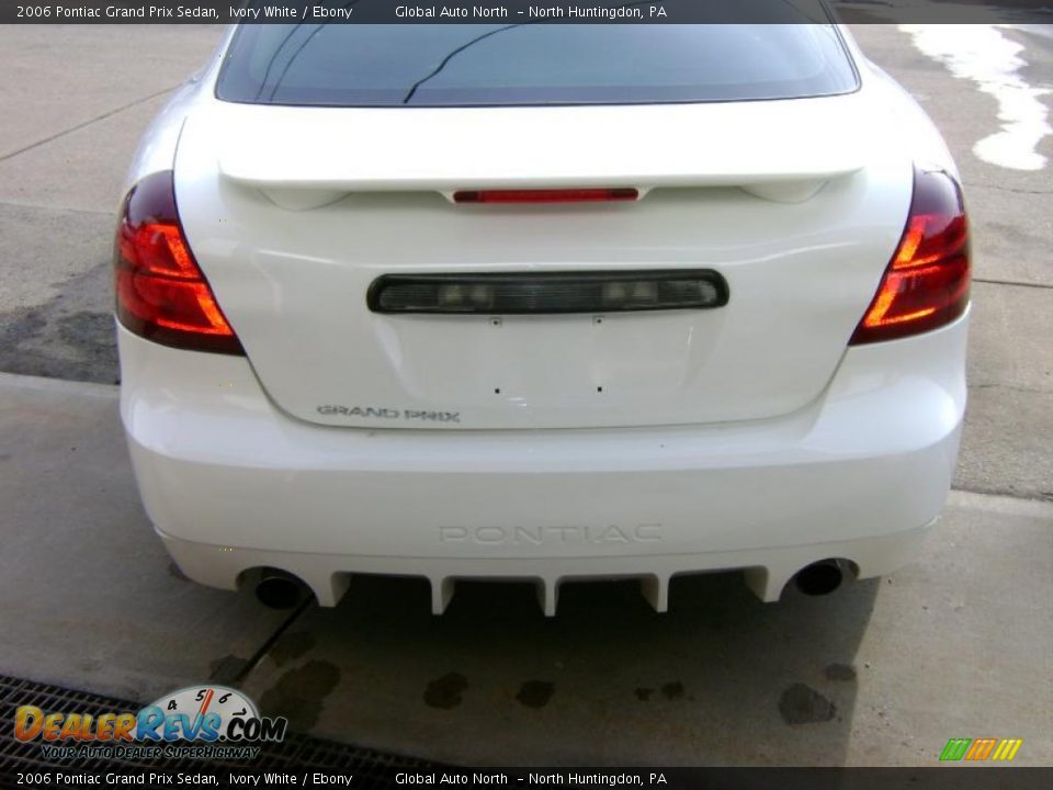 2006 Pontiac Grand Prix Sedan Ivory White / Ebony Photo #21
