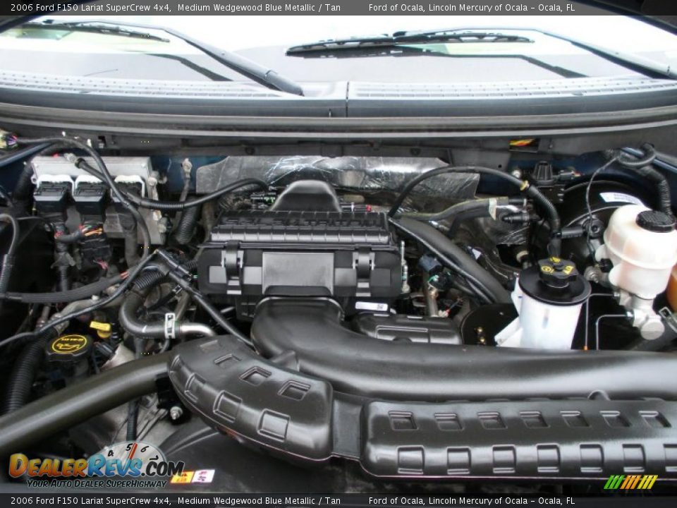 2006 Ford F150 Lariat SuperCrew 4x4 Medium Wedgewood Blue Metallic / Tan Photo #28