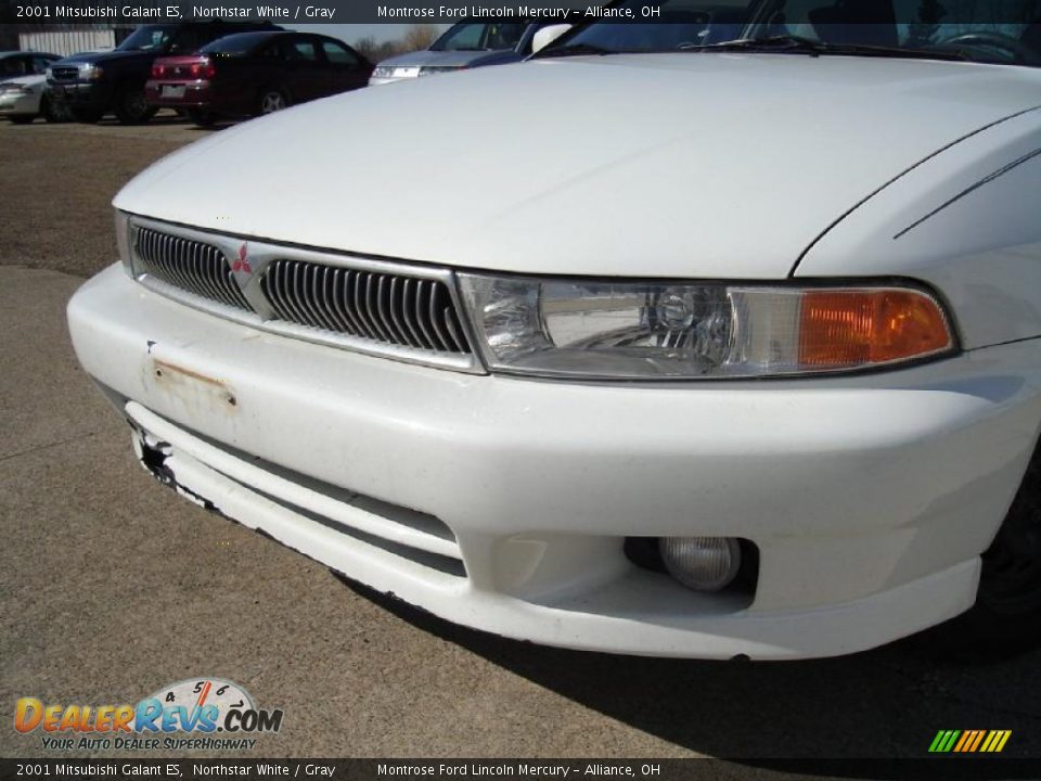 2001 Mitsubishi Galant ES Northstar White / Gray Photo #9
