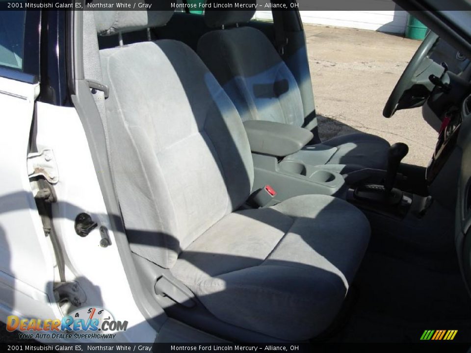 2001 Mitsubishi Galant ES Northstar White / Gray Photo #13