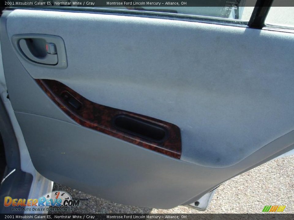 2001 Mitsubishi Galant ES Northstar White / Gray Photo #17