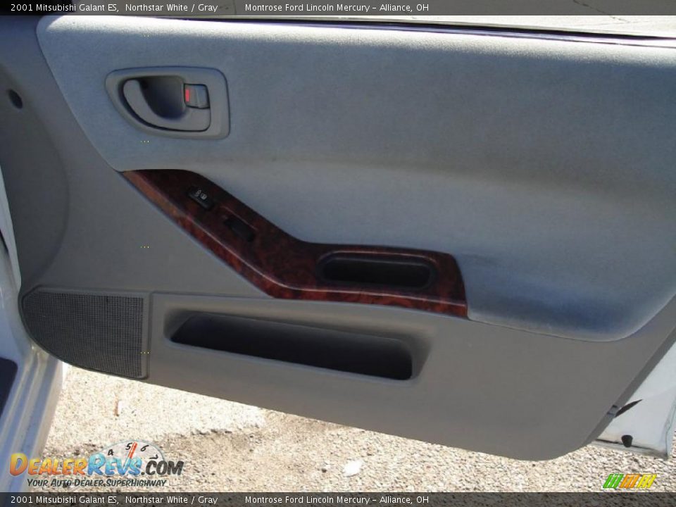 2001 Mitsubishi Galant ES Northstar White / Gray Photo #18