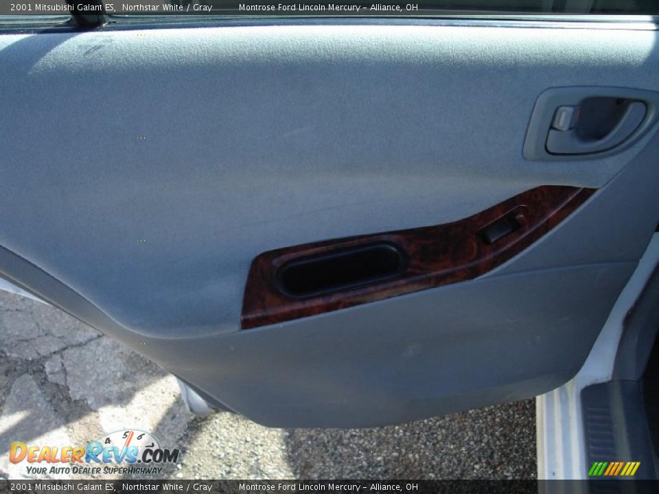 2001 Mitsubishi Galant ES Northstar White / Gray Photo #20