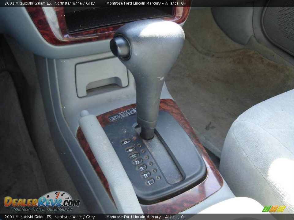 2001 Mitsubishi Galant ES Northstar White / Gray Photo #28
