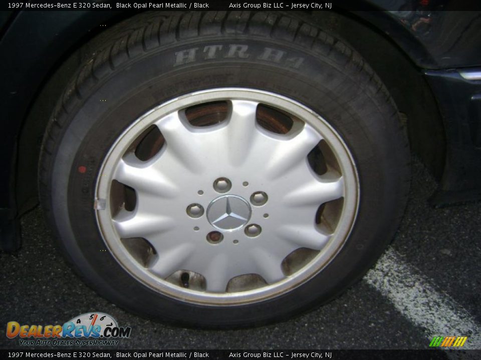 1997 Mercedes-Benz E 320 Sedan Black Opal Pearl Metallic / Black Photo #16