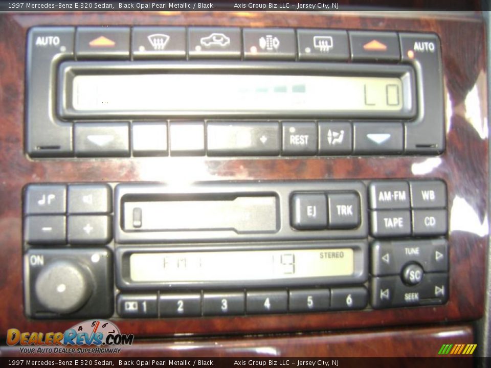1997 Mercedes-Benz E 320 Sedan Black Opal Pearl Metallic / Black Photo #18