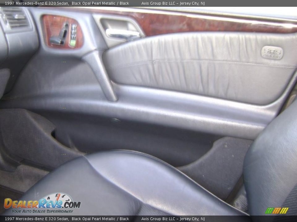 1997 Mercedes-Benz E 320 Sedan Black Opal Pearl Metallic / Black Photo #20