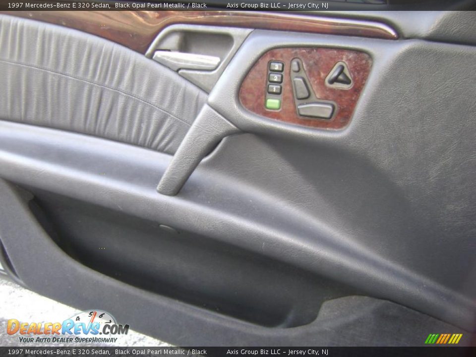 1997 Mercedes-Benz E 320 Sedan Black Opal Pearl Metallic / Black Photo #21
