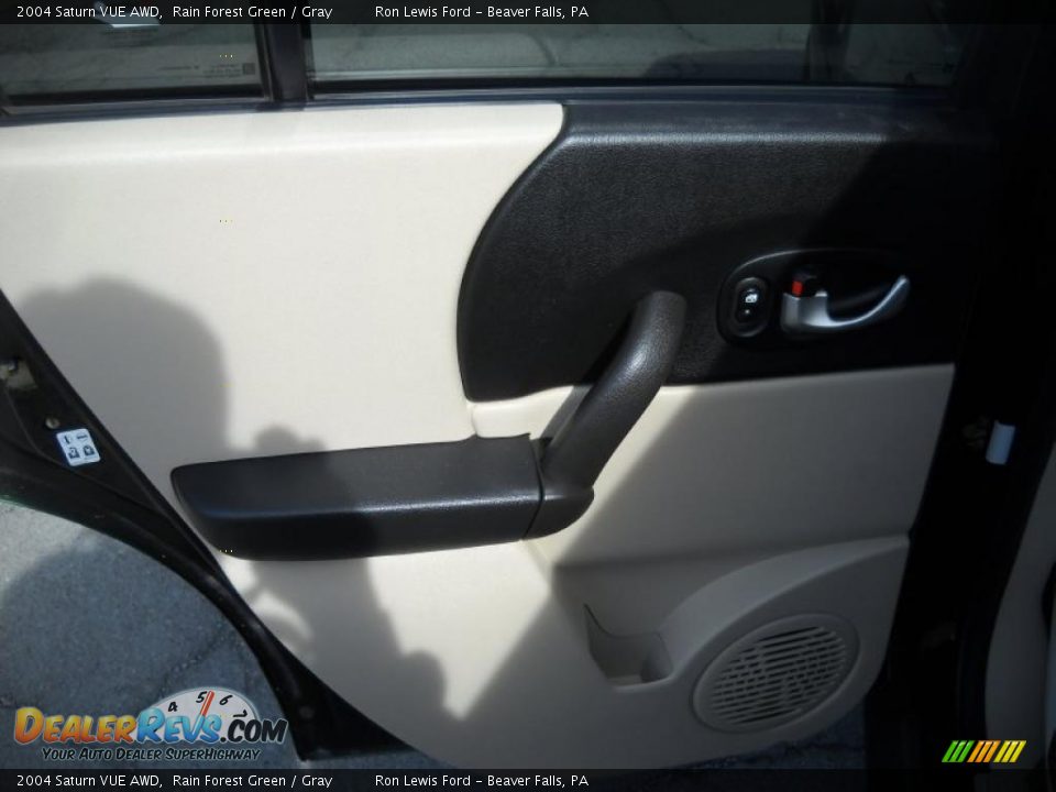 2004 Saturn VUE AWD Rain Forest Green / Gray Photo #10