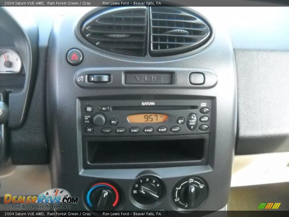 2004 Saturn VUE AWD Rain Forest Green / Gray Photo #22