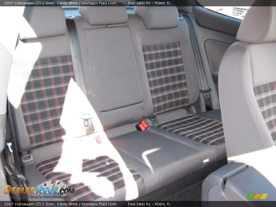2007 Volkswagen GTI 2 Door Candy White / Interlagos Plaid Cloth Photo #11