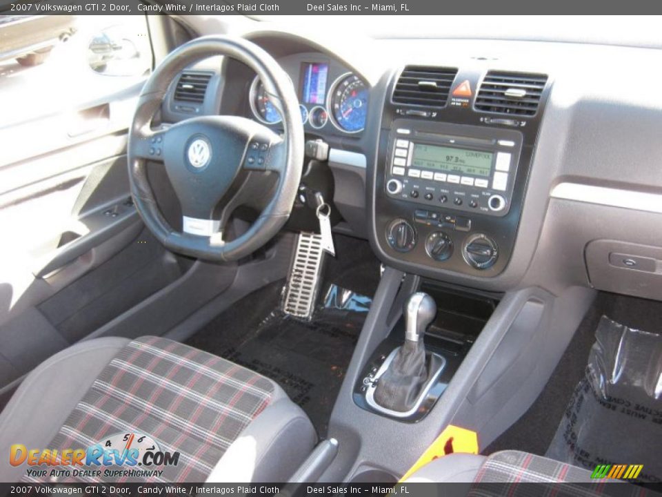 2007 Volkswagen GTI 2 Door Candy White / Interlagos Plaid Cloth Photo #12
