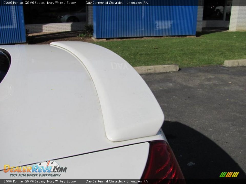 2006 Pontiac G6 V6 Sedan Ivory White / Ebony Photo #10