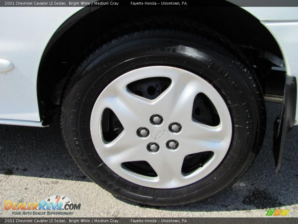 2001 Chevrolet Cavalier LS Sedan Bright White / Medium Gray Photo #3