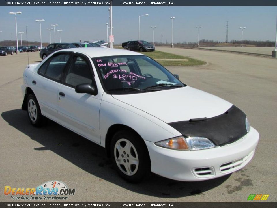 2001 Chevrolet Cavalier LS Sedan Bright White / Medium Gray Photo #5