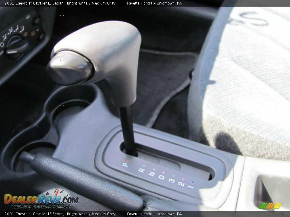 2001 Chevrolet Cavalier LS Sedan Bright White / Medium Gray Photo #7