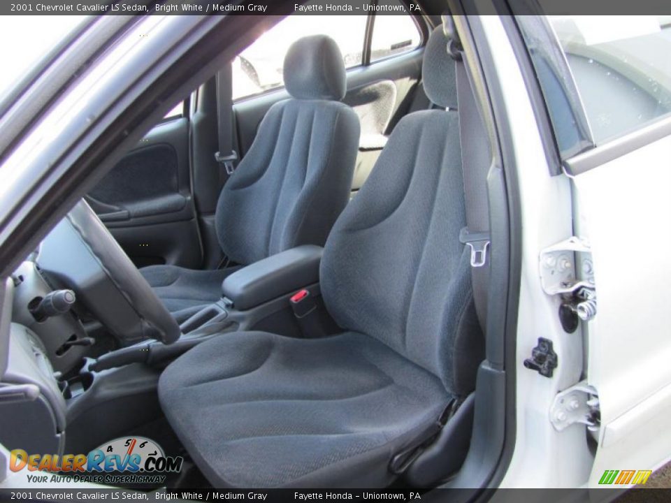 2001 Chevrolet Cavalier LS Sedan Bright White / Medium Gray Photo #8