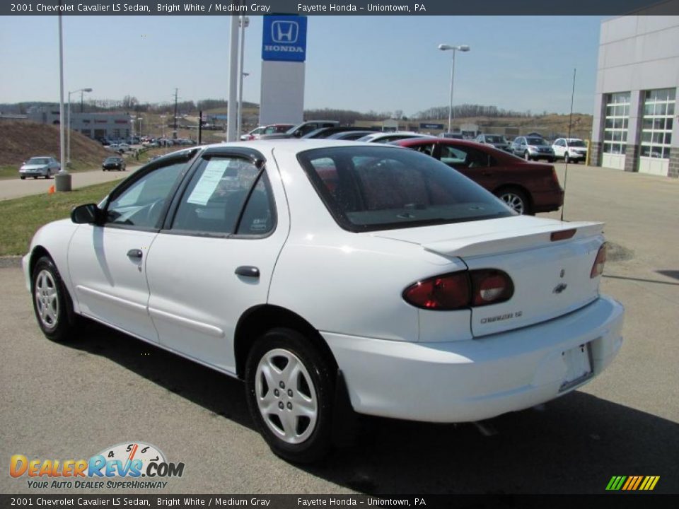 2001 Chevrolet Cavalier LS Sedan Bright White / Medium Gray Photo #10