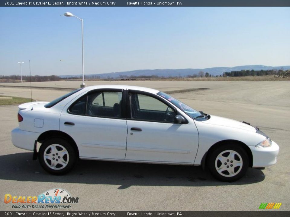2001 Chevrolet Cavalier LS Sedan Bright White / Medium Gray Photo #12