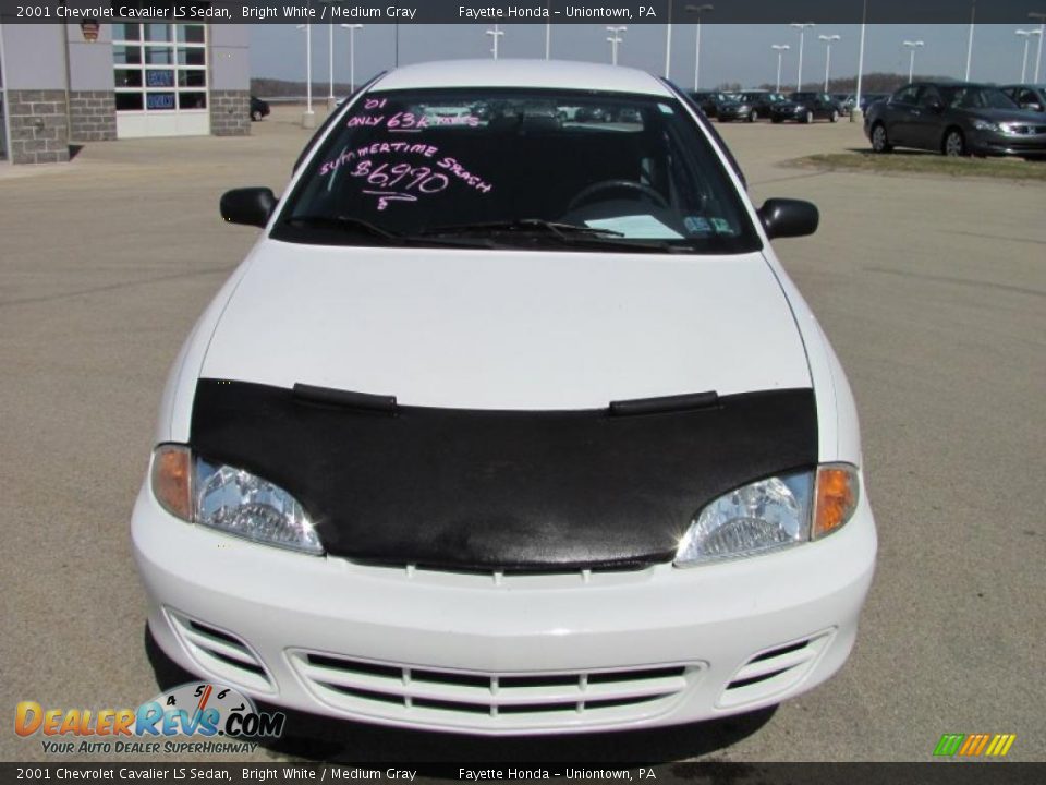 2001 Chevrolet Cavalier LS Sedan Bright White / Medium Gray Photo #13